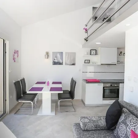 Apartment In Tribunj With Sea View, Balcony, Air Conditioning, Wifi 4953-4 Tribalj