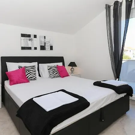 アパート In Tribunj With Sea View, Balcony, Air Conditioning, Wifi 4953-4