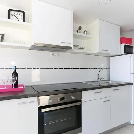 In Tribunj With Sea View, Balcony, Air Conditioning, Wifi 4953-4 アパート