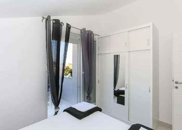 In Tribunj With Sea View, Balcony, Air Conditioning, Wifi 4953-4 Apartament *