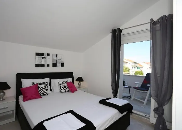 In Tribunj With Sea View, Balcony, Air Conditioning, Wifi 4953-4 Tribalj